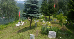 Esenli Köyü Mezarlığında Bayram Temizliği Yapıldı