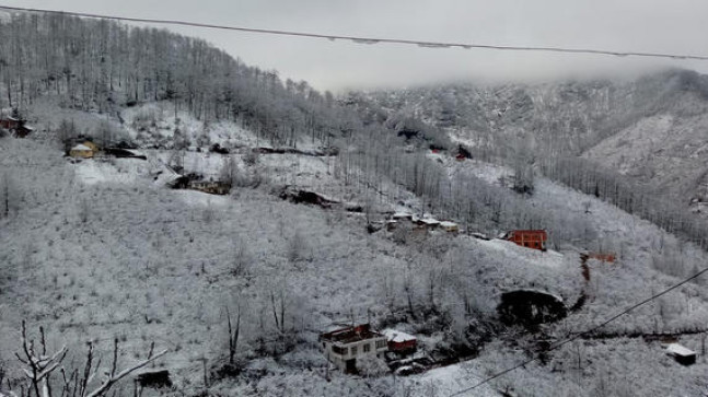 Esenli Köyüne Kar Vurdu Geçti