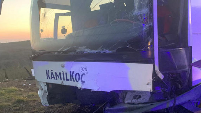 Düzcede Otobüsle Otomobil Çarpıştı 4 Ölü;Otobüste Köylümüzde Bulunuyordu
