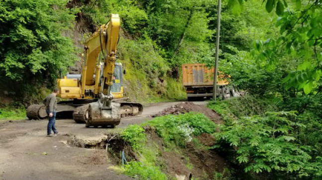 Uyarı;Esenli Köyünde Yol Çalışması Var Yol Kapalı