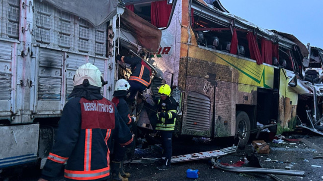 Mersinde Zincirleme Kaza 10 Ölü 30 Yaralı