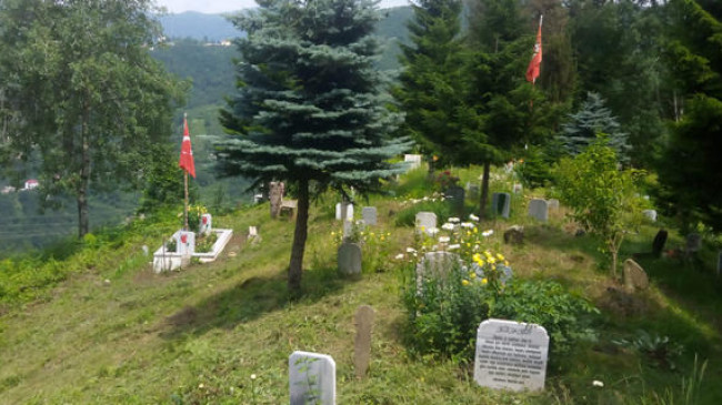 Esenli Köyü Mezarlığında Bayram Temizliği Yapıldı
