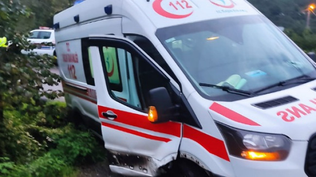 Zıva Grup Yolunda Ambulans Kazası