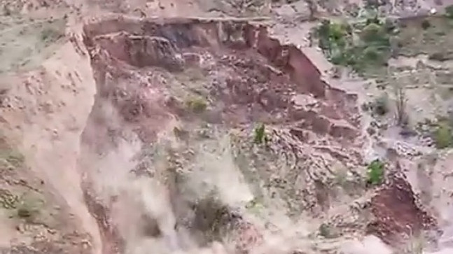 Kürtünde Büyük Ölçekli Toprak Kayması Meydana Geldi. (Video Haber)