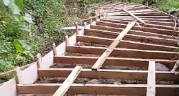 Sıbıçlı Mahalle Yolu Merdivene Kavuşuyor